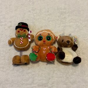 Holiday plush / bundle of 3 NWT